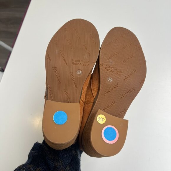 NWOT Antelope Cage Suede Heel Booties - Picture 3 of 3